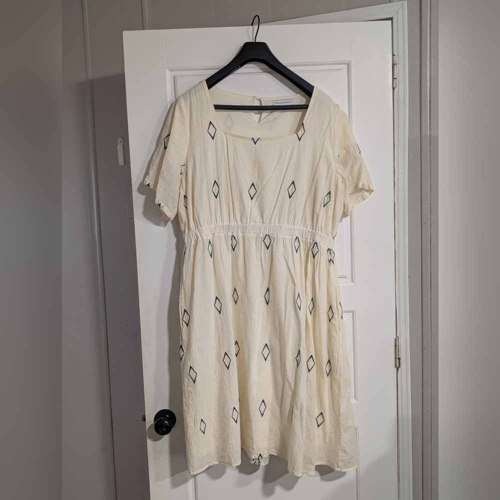 Elegant Ivory Midi Dress with Black Diamond Pattern